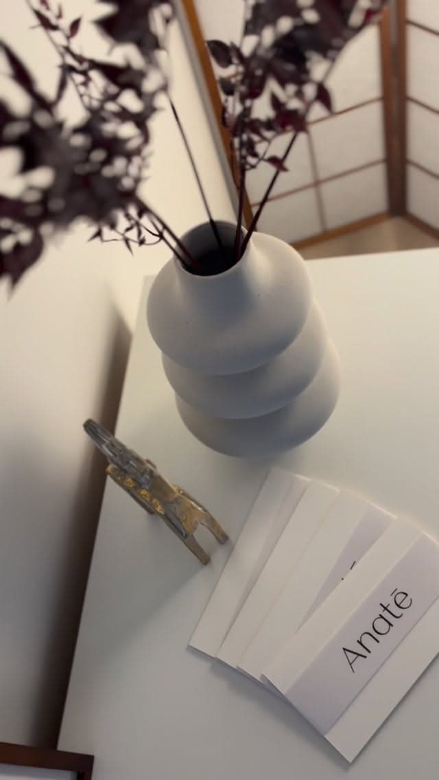 Milujem Vianoce!🎄

Čím som staršia, snažím sa vnímať darčeky viac osobne a menej materiálne. Chcem dopriať blízkym to, čo majú radi, čo ich poteší a zároveň podporiť ľudí, ktorí to všetko tvoria, lebo kúpou darčekového poukazu dávate najavo aj to, že si vážite ich prácu a chcete, aby si k nim našli cestu aj ďalší ľudia. 

Ďakujem za vašu dôveru. Ďakujem, že chcete moje služby dopriať aj iným!🤎✨ 
.
#anate#massage#massagetherapy#christmas